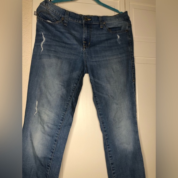 Rock and Republic Berlin Distressed Jeans - Picture 5 of 14